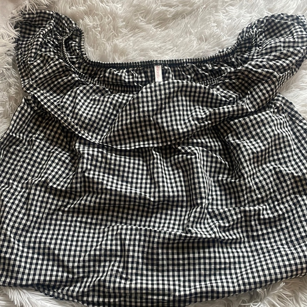 Off the shoulder, cropped blouse